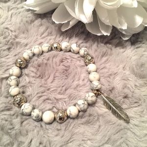 🟢FREE🟢w/any purchase. Howlite Bracelet